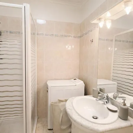 5 Min To Sea, 8 Min To Train Station, Parking * Menton